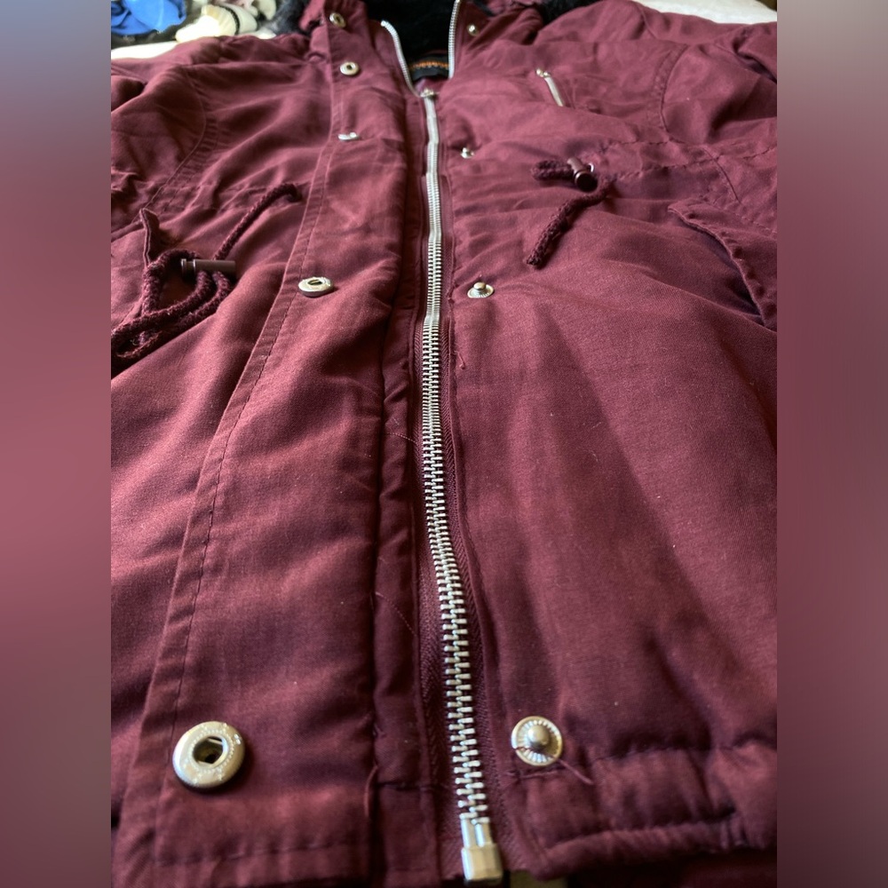 Women’s Hooded Down Coat with zipper, Drawstring Waist and Fur Hood Trim🍇🧥